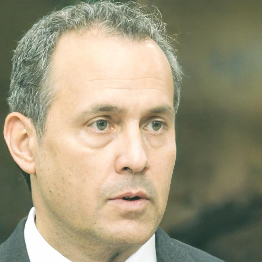 Portrait von Dozent Lennart Kiefer